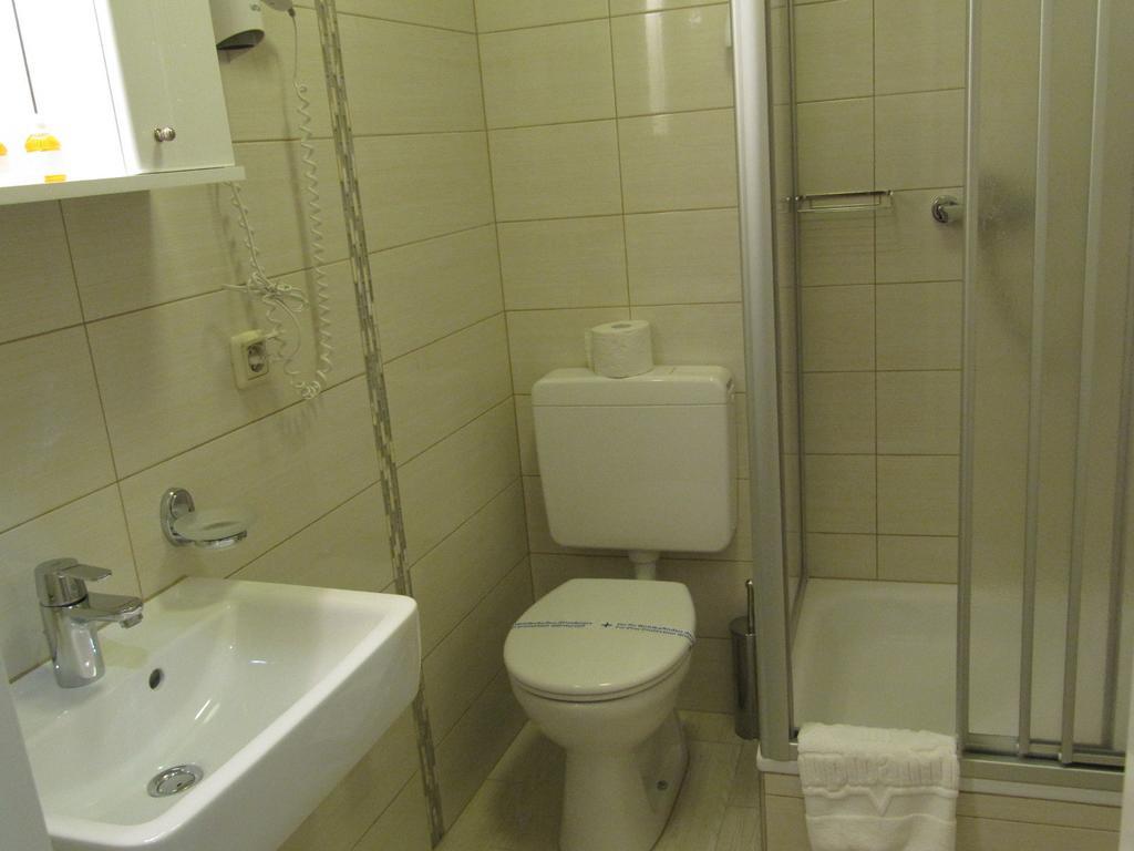 Hotel Am Hauptbahnhof Schwerin  Quarto foto
